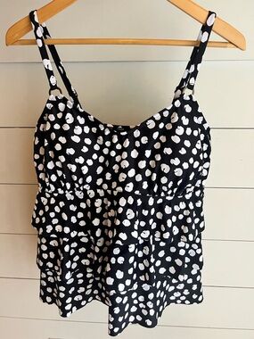 Island Escape Woman for Macy’s NEW with Tags Tankini Underwire Swim Top 18W